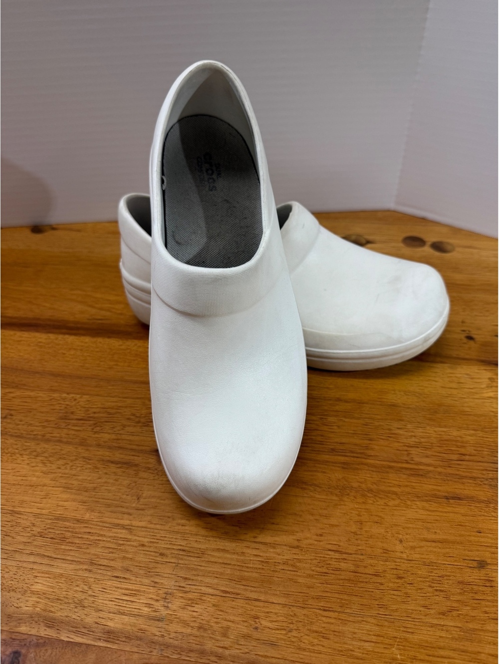 Crocs Neria Pro II White Slip Resistant Work Clogs Nursing Chef Shoes Women 10W